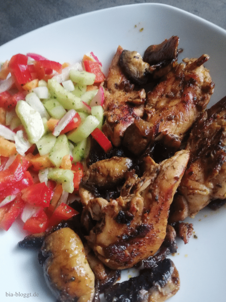 Gebratene Hähnchen Brust mit Salat